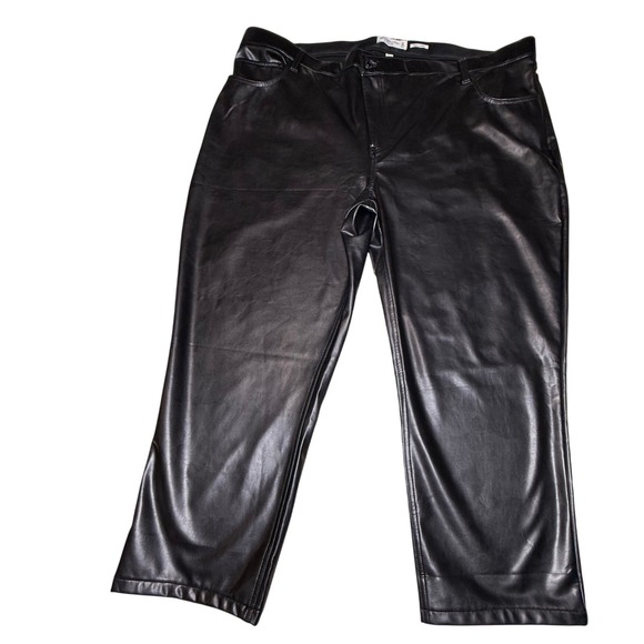 Abercrombie & Fitch Pants - Abercrombie & Fitch The 90s Straight Ultra High Rise NWT Vegan Leather Pants-780